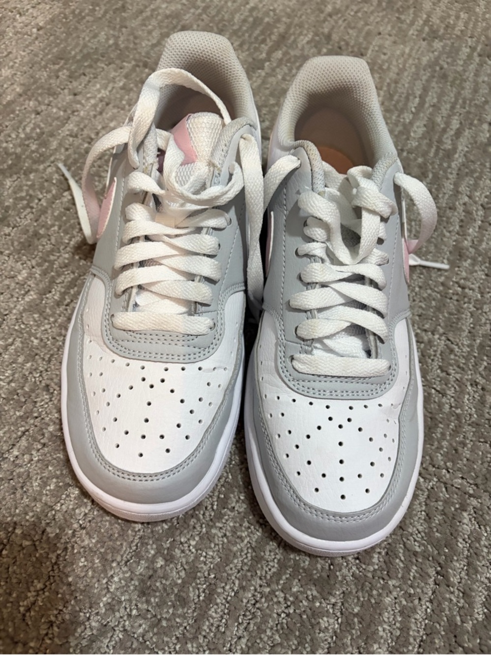 Nike Sneakers – Women’s 8 – Light Gray & Pink